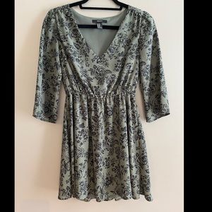 Forever 21 floral v-neck quarter sleeve sundress